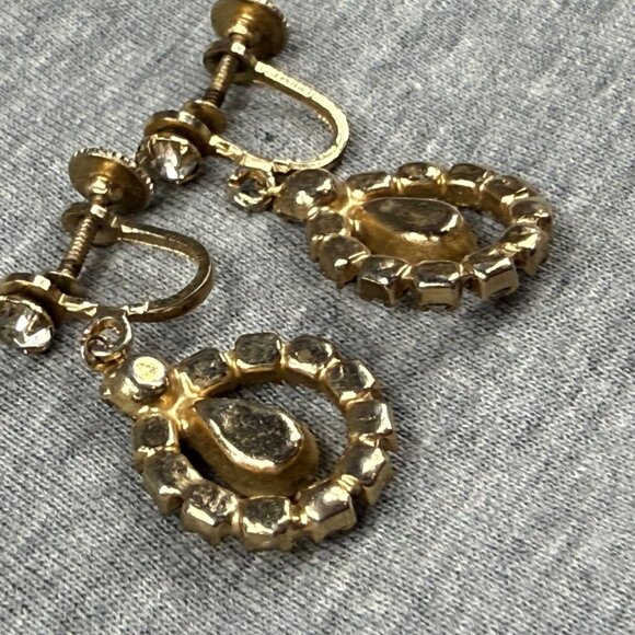 Vintage Gold-Tone Screw Back Clip-On Earrings Clear Rhinestones Teardrop Accent - Picture 9 of 16